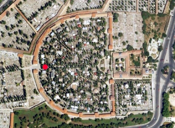 Fotografía aérea de los patios históricos de la Sacramental, con la posición del Panteón Guirao